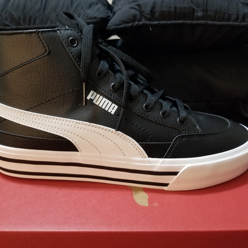 Men Mid top Puma sneakers
